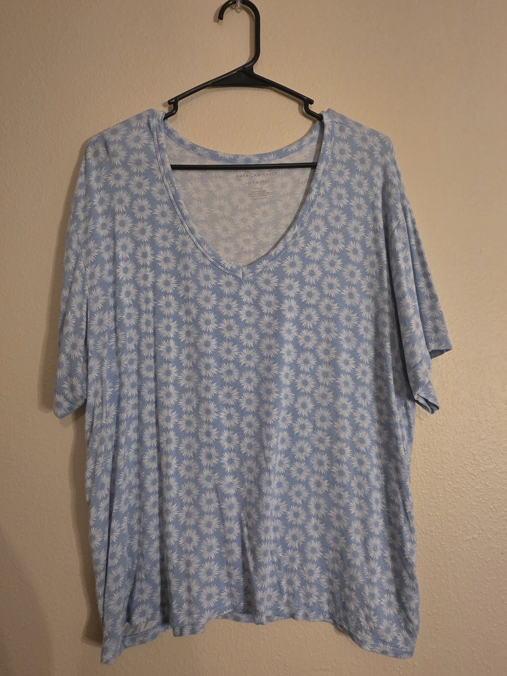 American Eagle Outfitters Light Blue Daisy V-Neck Tee
